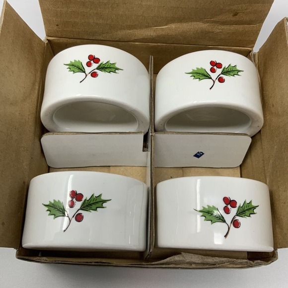 Vintage Christmas Napkin‎ Ring Set (4) Holly Red Berry Porcelain Japan W/Box - Picture 4 of 10